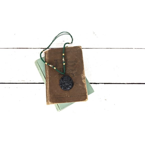 Vintage black obsidian dragon pendant necklace - Picture 6 of 7